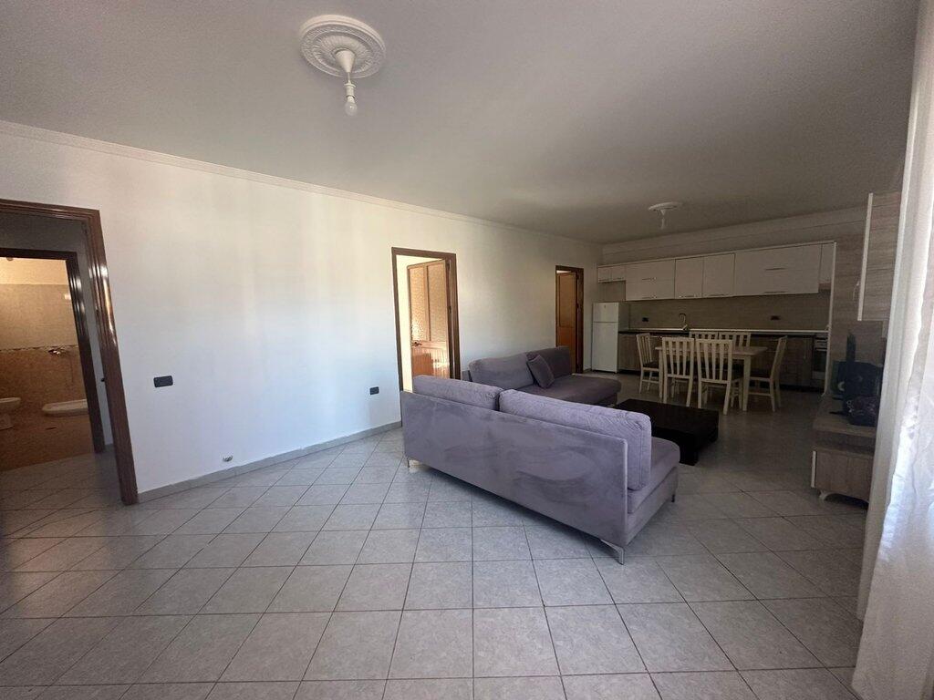 Jepet me qira kati i dytë i një vile 3-katëshe në Rrugën “Jordan Misja”, Tiranë! 450 € /Muaj