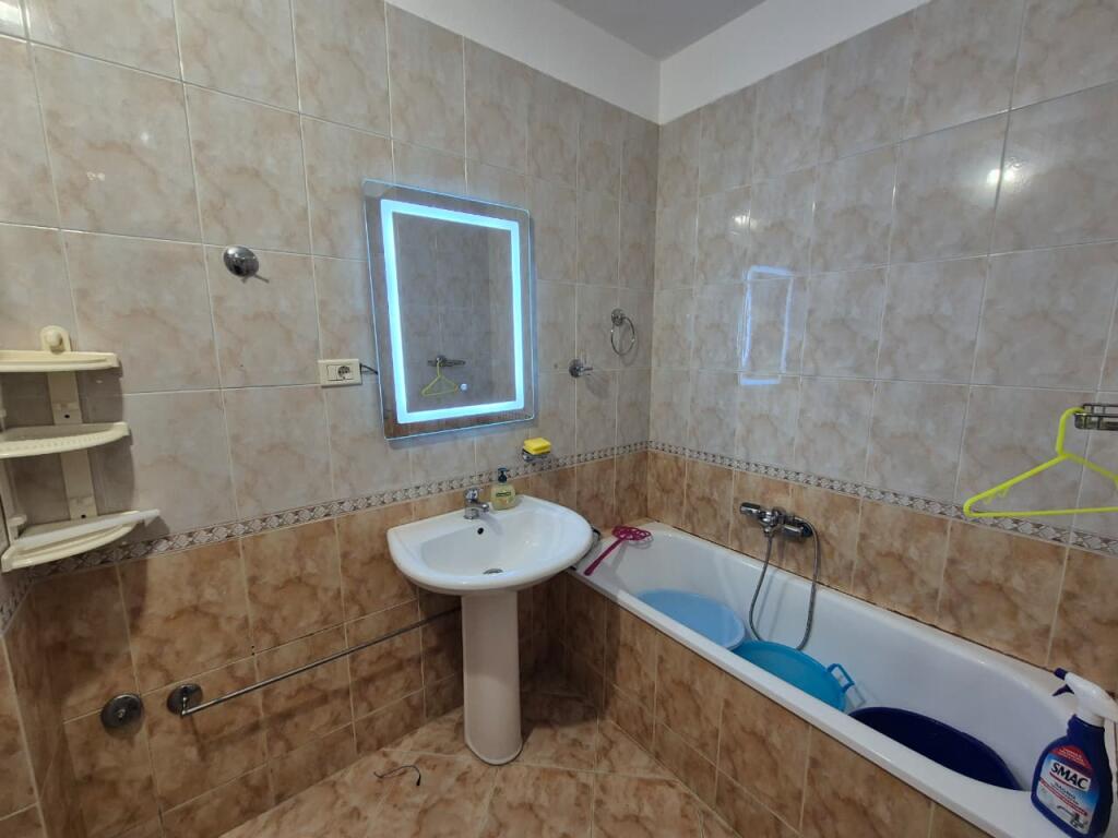 Apartament Me Qera 2+1 Tek Komuna e Parisit (ID B2201558) Tirane