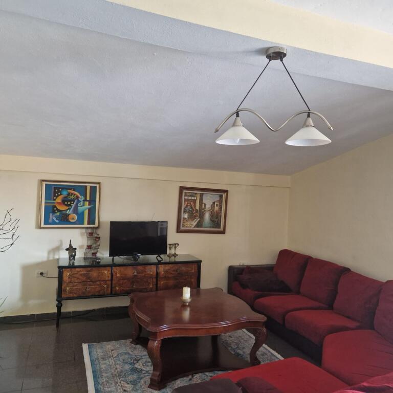 Apartament me qera 2+1