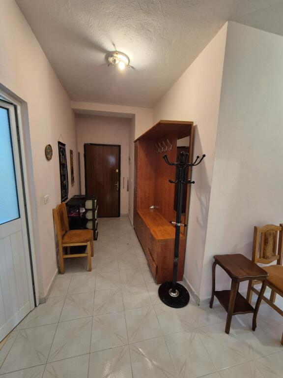 Apartament Me Qera 2+1 Tek Komuna e Parisit (ID B2201558) Tirane