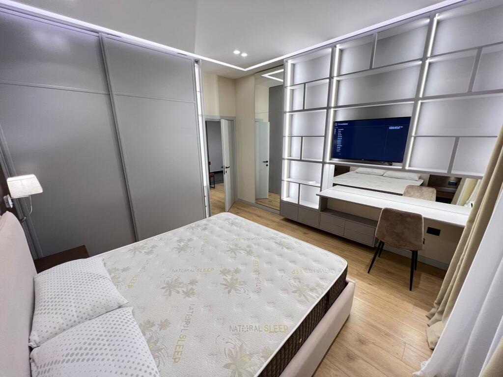 Apartament me qera 1+1+parkim Square 21