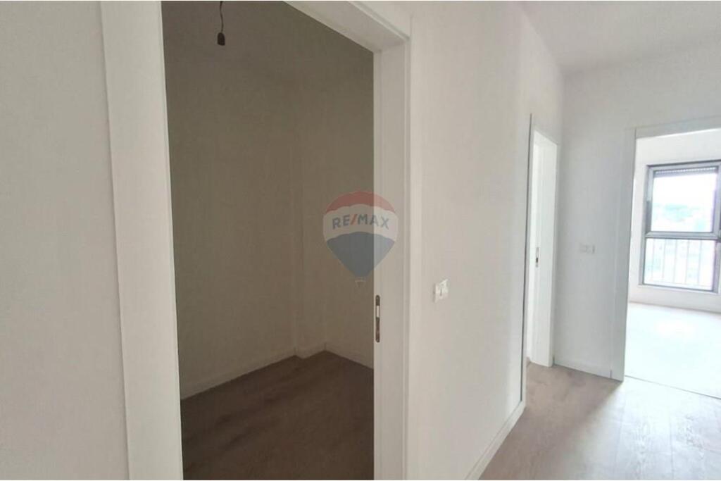 Rruga Qemal Stafa, Tirane, Apartament  Per Shitje 3+1+verand!