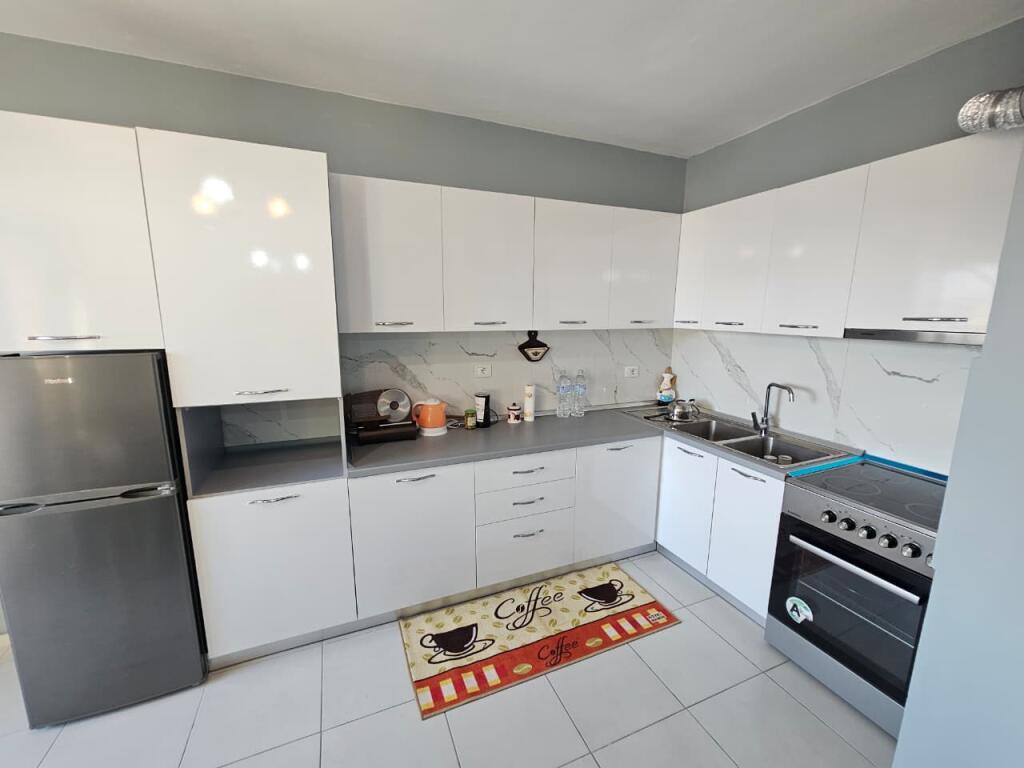 JEPET ME QERA APARTAMENT 3+1+2  PRANE SPITALIT, DURRES