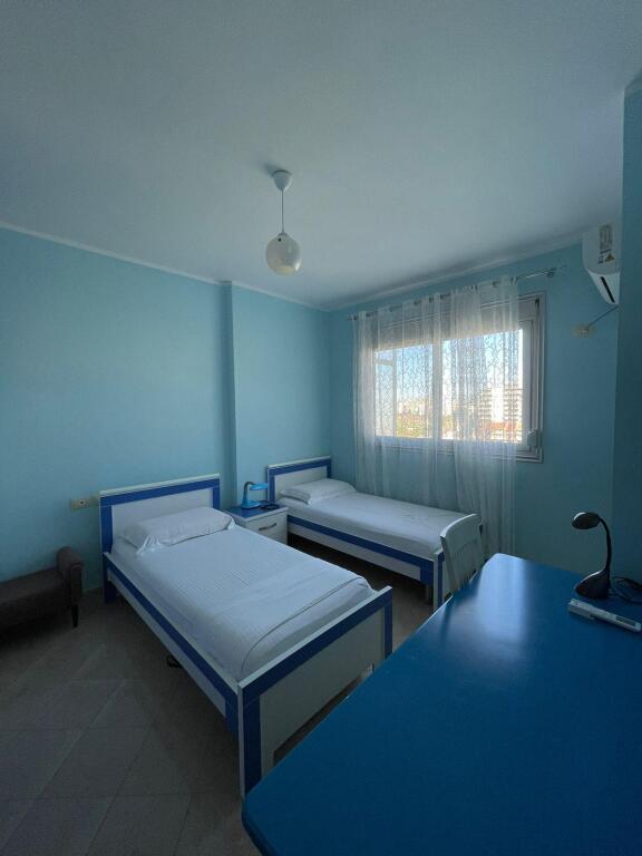 Jepet me qira apartament 2+1 me pamje nga deti