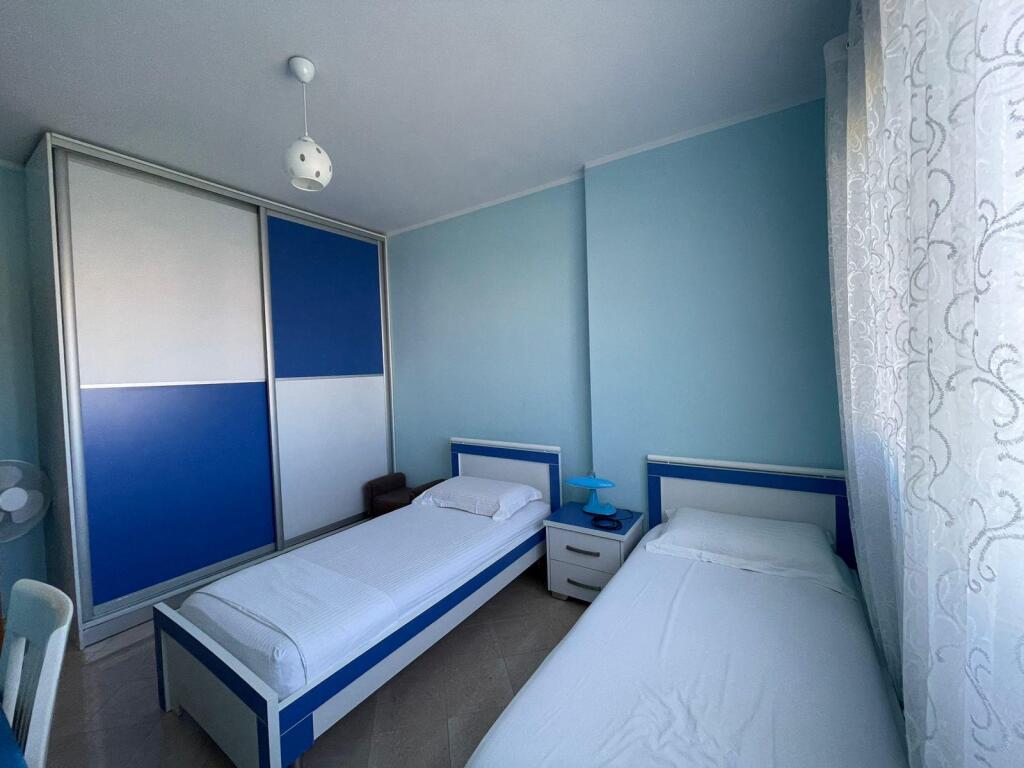 Jepet me qira apartament 2+1 me pamje nga deti