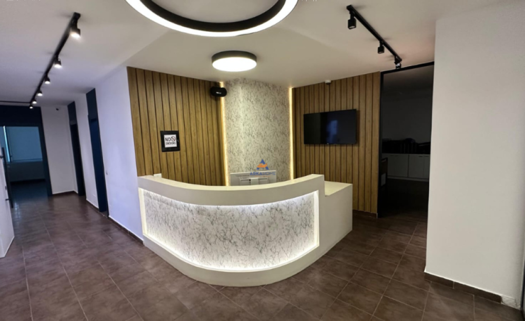 SHITET BIZNESI (ZYRE) 374M2 "USLUGA, STACIONI I TRENIT" 17.000 EURO