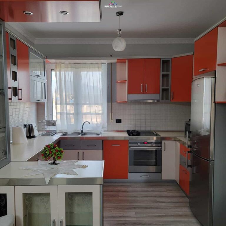 Apartament Me Qera 2+1+2 Tek Komuna e Parisit (ID B2201421) Tirane