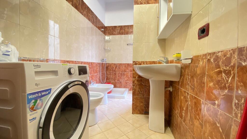 Jepet Apartament Me Qera , Ne Vlore