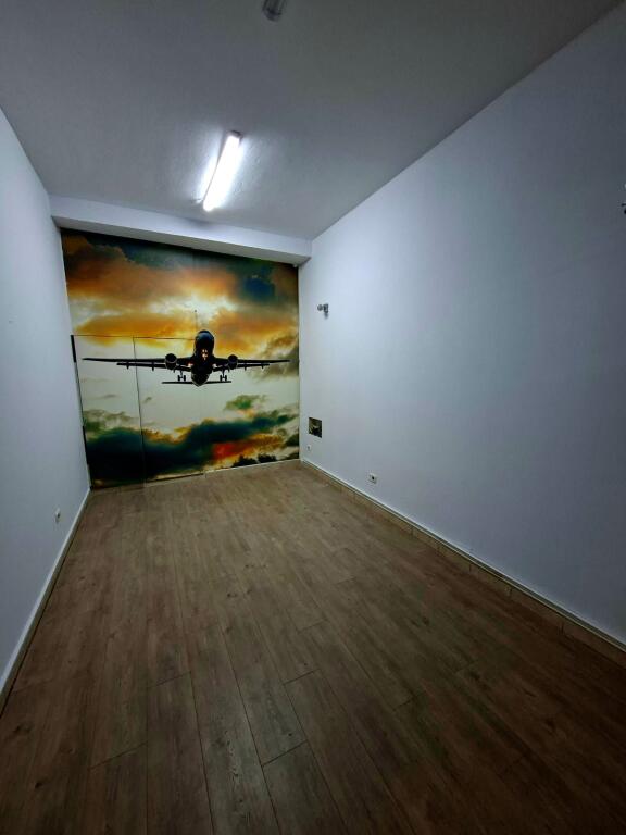 DYQAN ME QIRA ISH EKSPOZITA 400 EURO