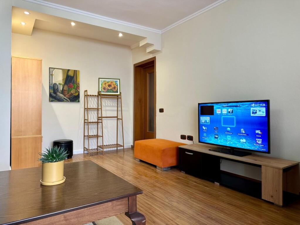 Jepet me qera apartament 1+1, 📍 Myslym Shyri rruge kryesore , Kati 3 Cmimi 550