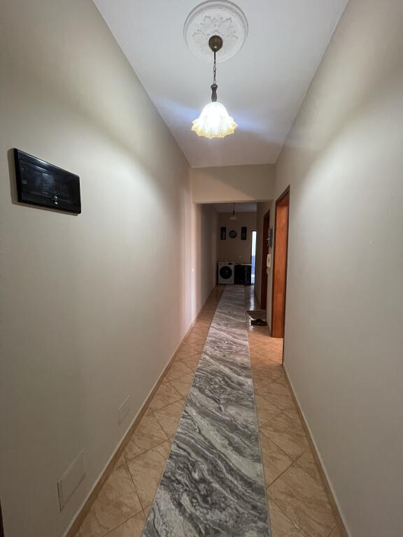 APARTAMENT ME QERA 2+1 – PRANË HOTEL ADRIATIK, PLAZH