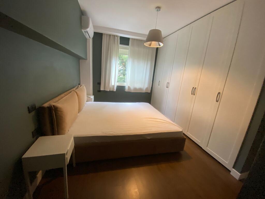 Jepet me qera 2+1 mobiluar liqeni thate 499 eu