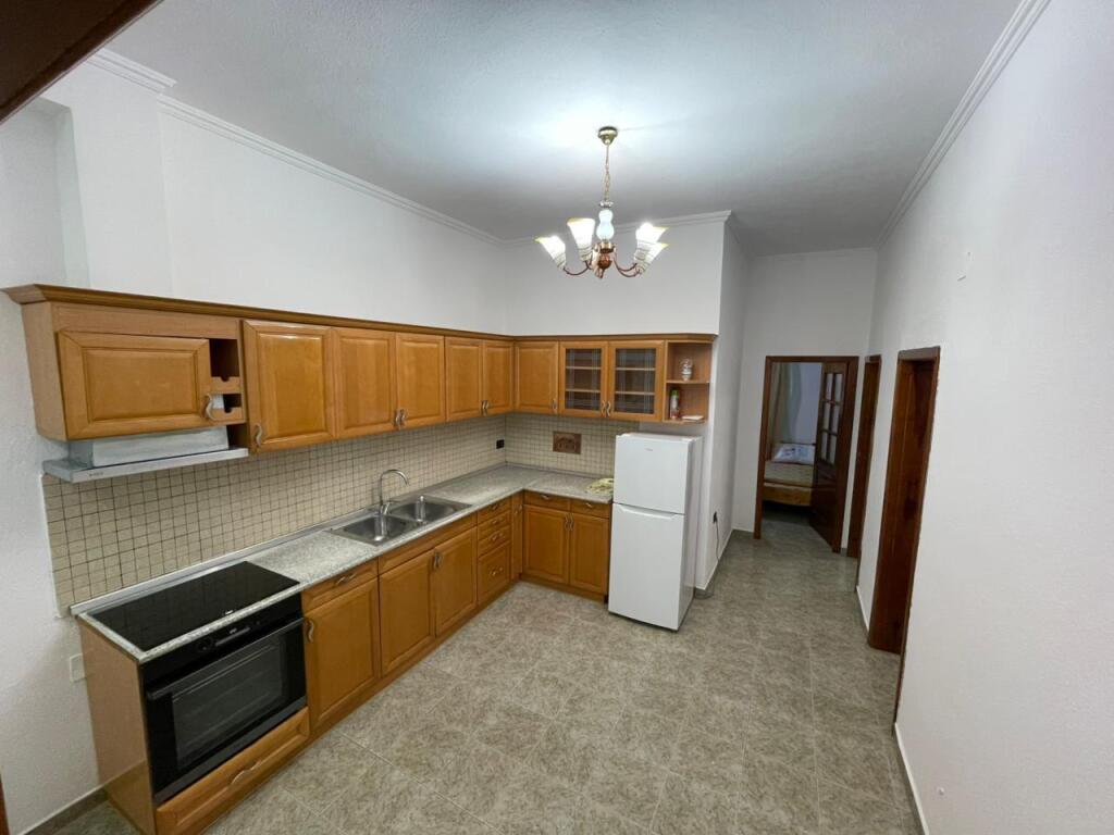Affittasi appartamento 2+1 in Via Myslym Keta!