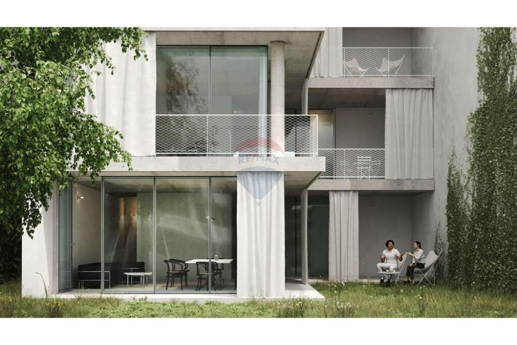 Mjull Bathore, Tirane, Apartament  Per Shitje 3+1+3!