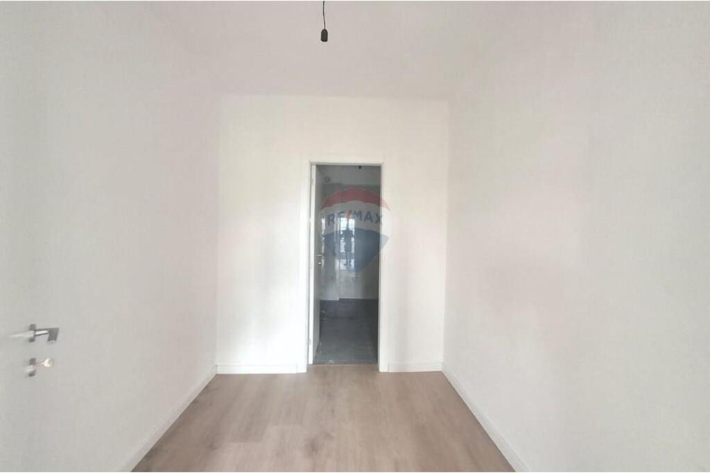 Rruga Qemal Stafa, Tirane, Apartament  Per Shitje 3+1+verand!