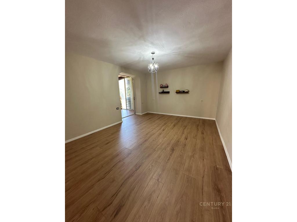 🏠 Shitet Apartament 2+1 i Rikonstruktuar në Kombinat