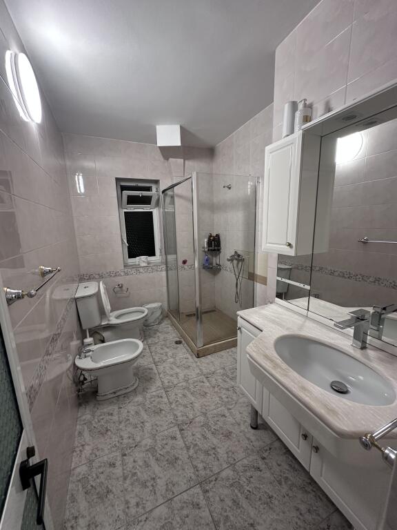 Jepet Me Qera Apartament 2+1+2 Tualete +1 Ballkon
