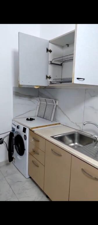APARTAMENT 1+1. 25000 LEKE.QYTET STUDENTI