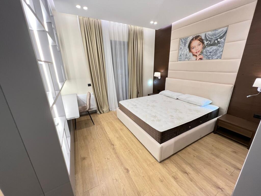 Apartament me qera 1+1+parkim Square 21