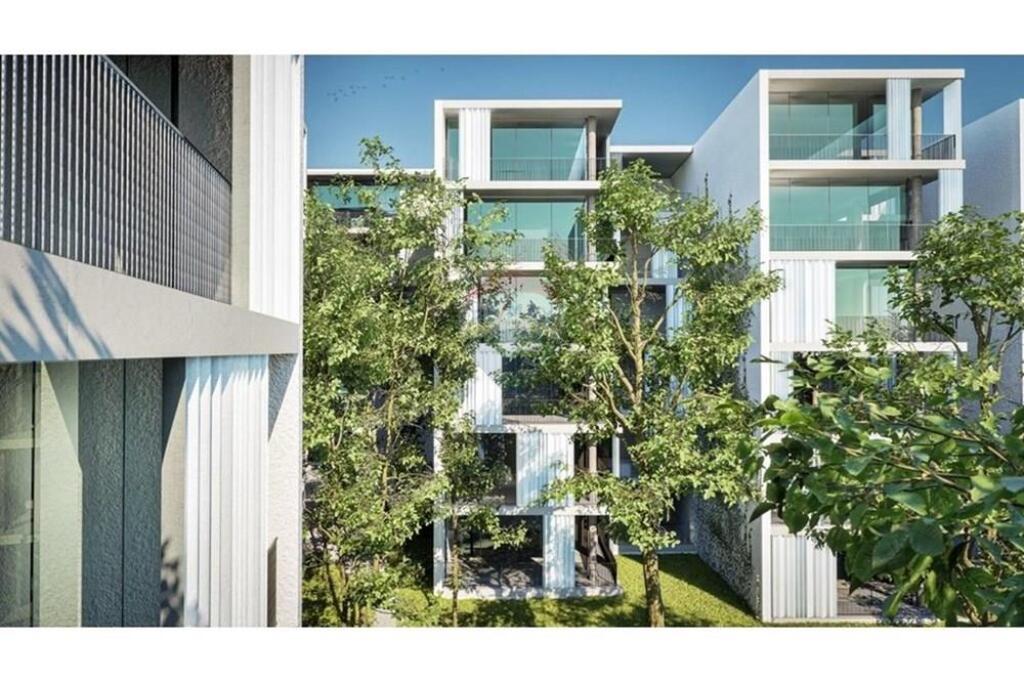 Mjull Bathore, Tirane, Apartament  Per Shitje 3+1+3!
