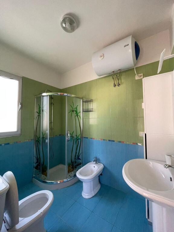 Jepet me qira apartament 2+1 me pamje nga deti