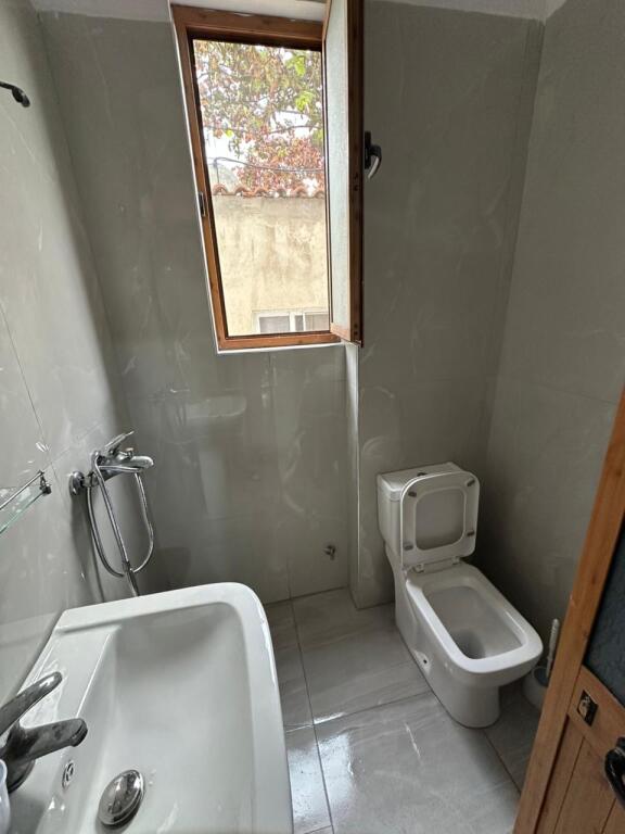 Apartament 1+1 me qera tek Vila L prane Pasticeri Nela