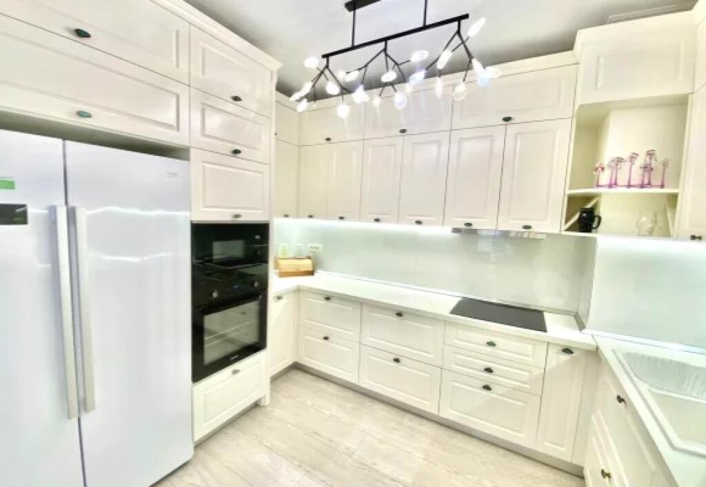 Apartment for rent 3+1+2wc& 2 balconies (145m2) Elbasan street/ American embassy (first line of the building) Near the high school 1700 eu (including taxes)