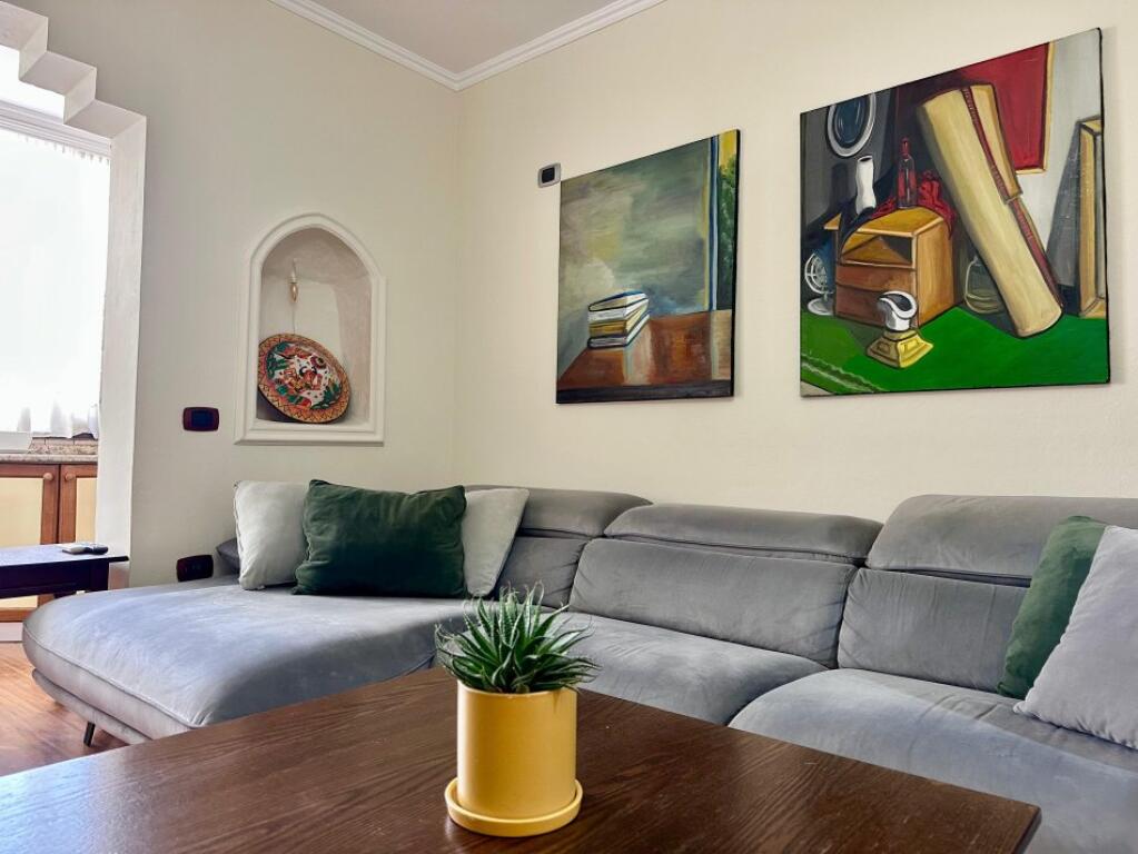 Jepet me qera apartament 1+1, 📍 Myslym Shyri rruge kryesore , Kati 3 Cmimi 550