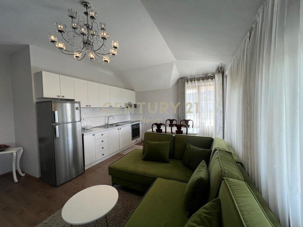 🏡 Kat Vilë 2+1+2 për Qira pranë Liqenit të Tiranës – Me Parkim të Dedikuar