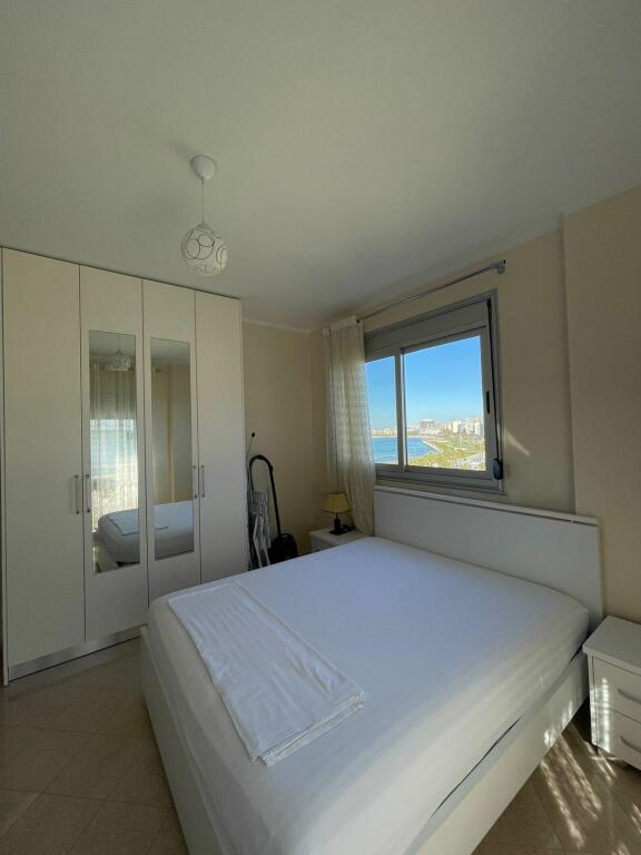 Jepet me qira apartament 2+1 me pamje nga deti