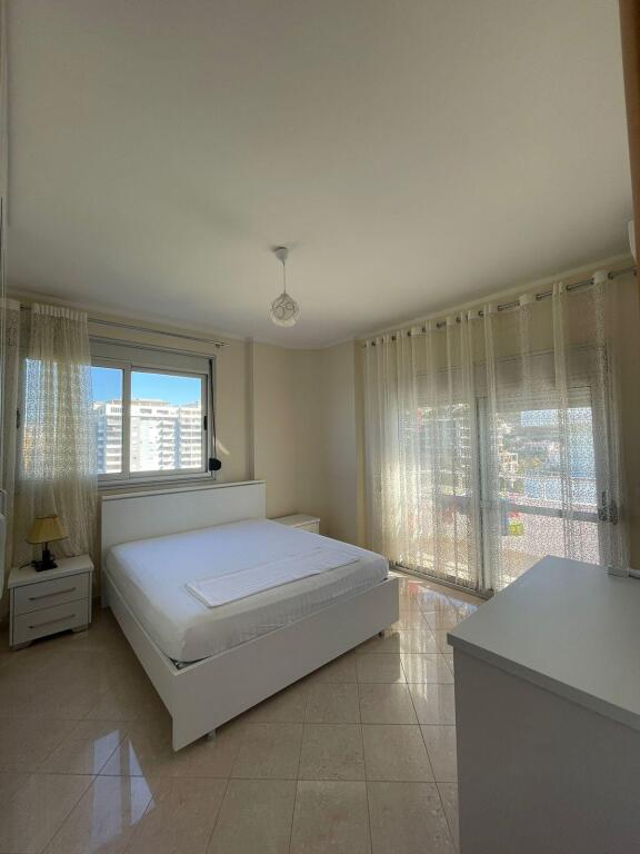 Jepet me qira apartament 2+1 me pamje nga deti