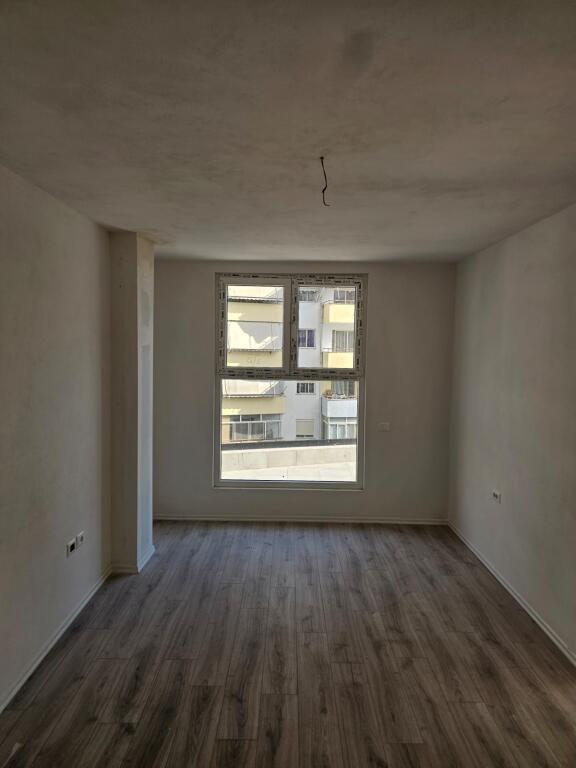 ZYRE ME QERA 76 M2 ASTIR 450 EURO