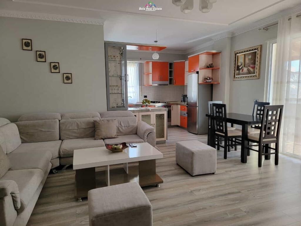 Apartament Me Qera 2+1+2 Tek Komuna e Parisit (ID B2201421) Tirane
