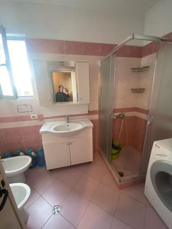 Jepet me qera 2+1 + parking mobiluar ashensor 450 eu