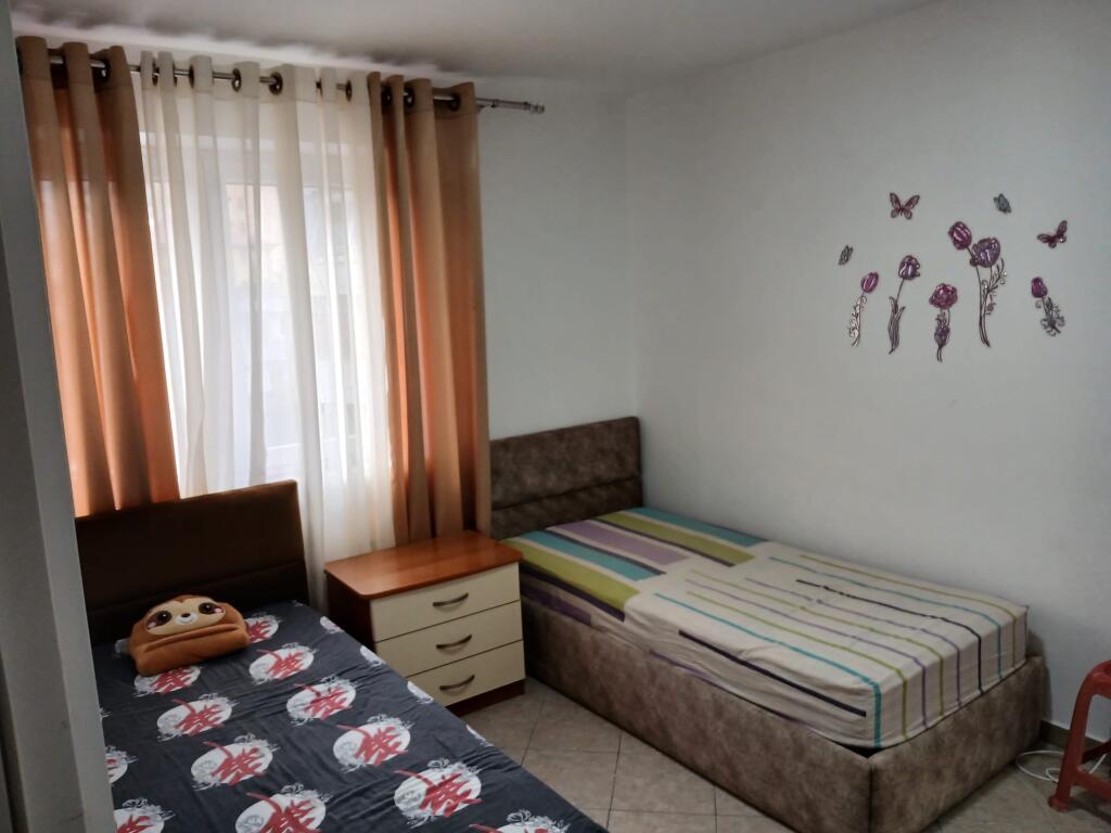 Apartament 2+1 me qera tek Rruga e Kosovarve