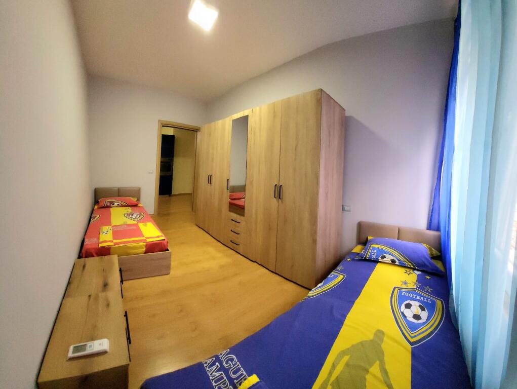 Apartament 2+1, Blloku i Ambasadave!
