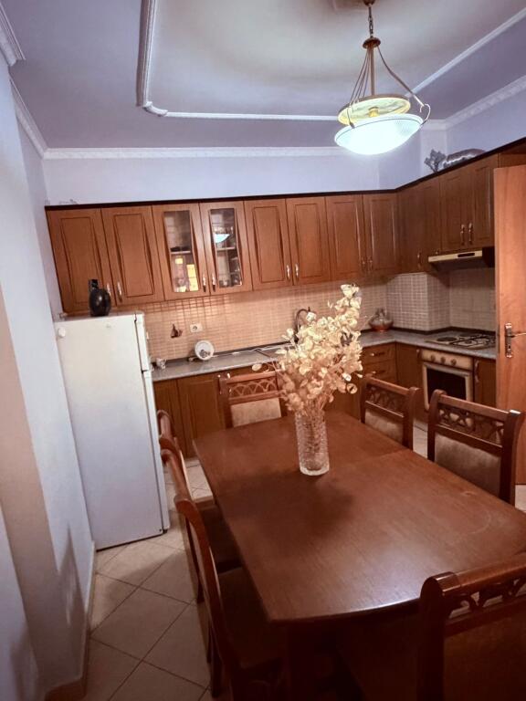 2+1,i mobiluar te bar artisti,ne astir,cmimi 550 euro