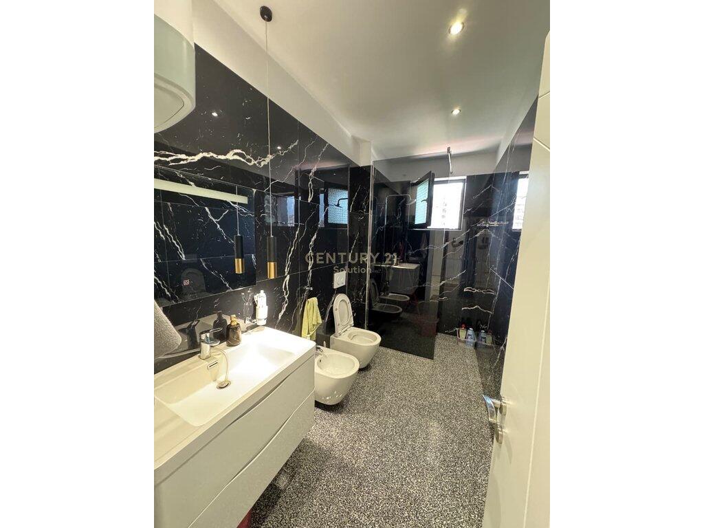 JEPET ME QIRA APARTAMENT 2+1+2 NE UNAZEN E RE!