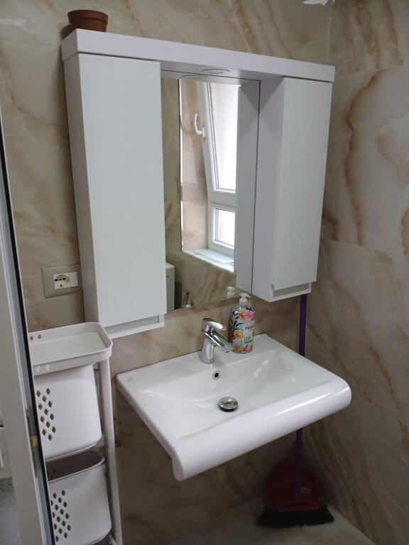Apartament 2+1 me qera tek Rruga e Kosovarve