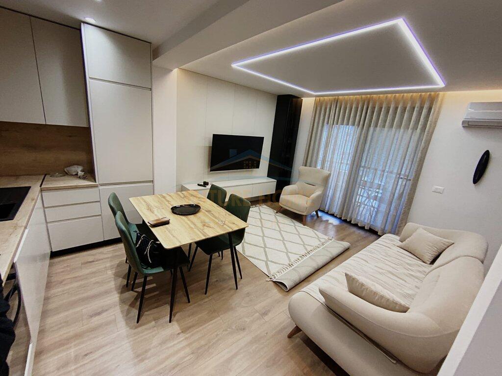 Qera ,Apartament 2+1, Bulevardi Zogu I, Tiranë .
