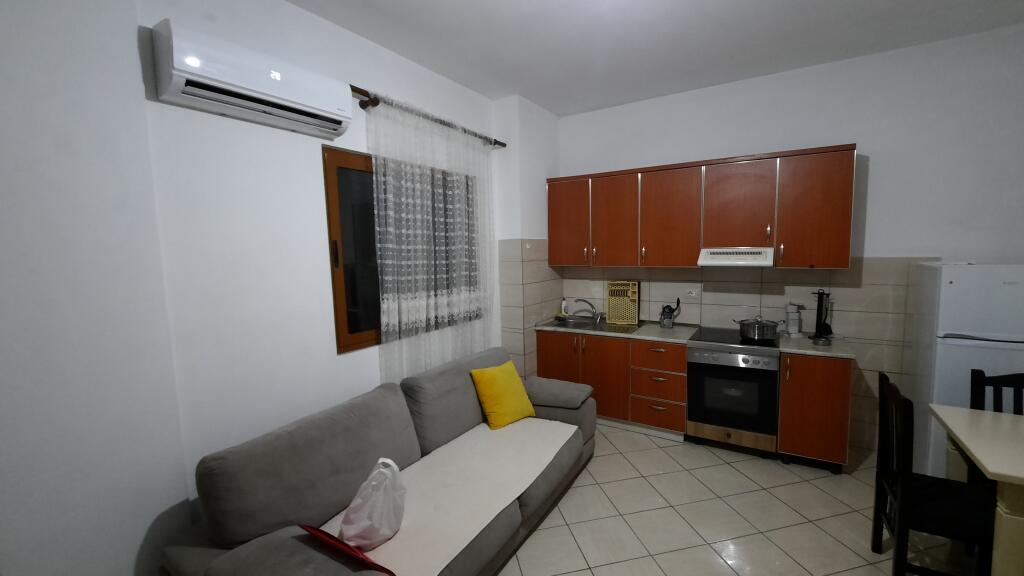 Apartament me Qera, Tirane