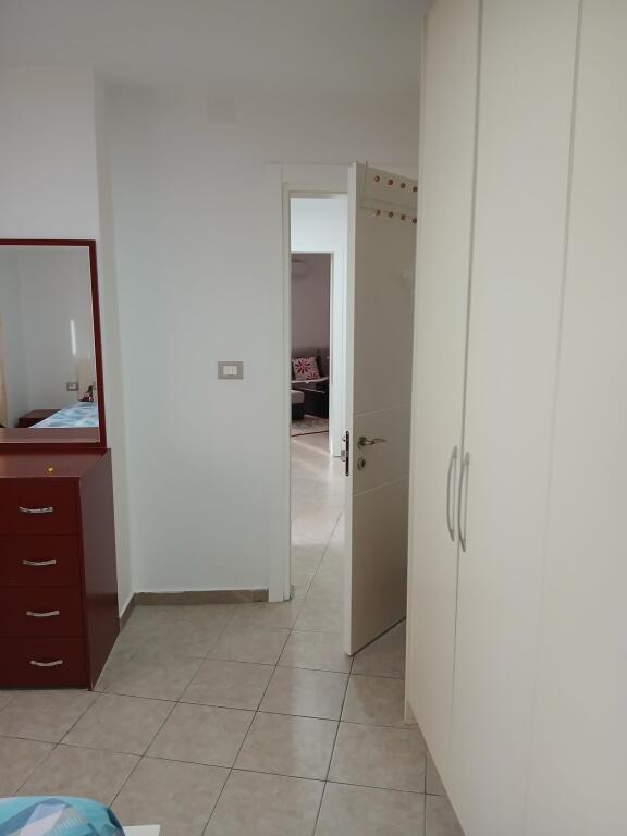 Apartament 2+1 me qera tek Rruga e Kosovarve