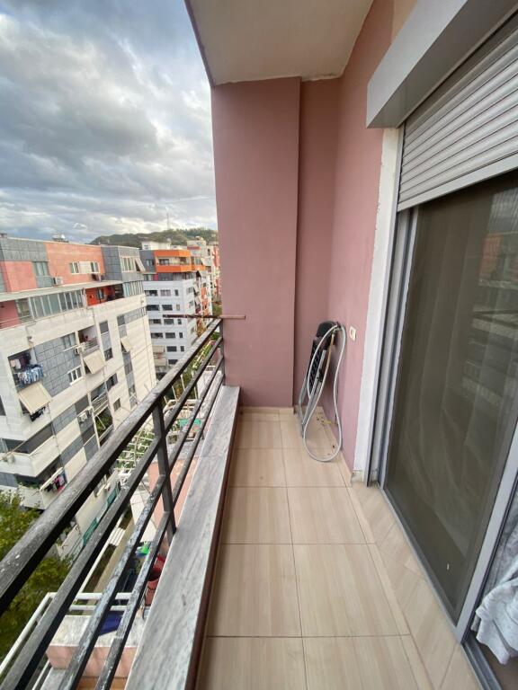 Jepet me qera 2+1 + parking mobiluar ashensor 450 eu
