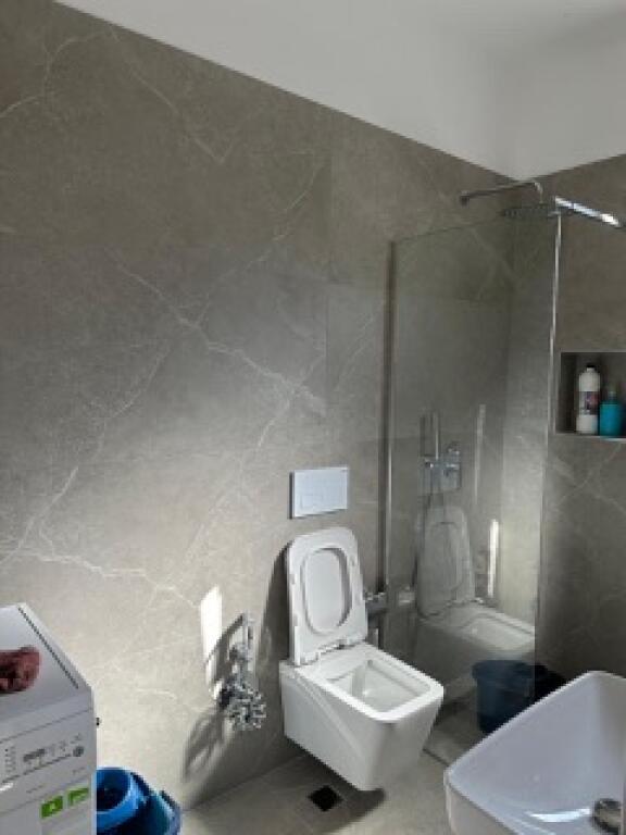 Apartament 2+1 mobilim I ri ne Astir me 500€