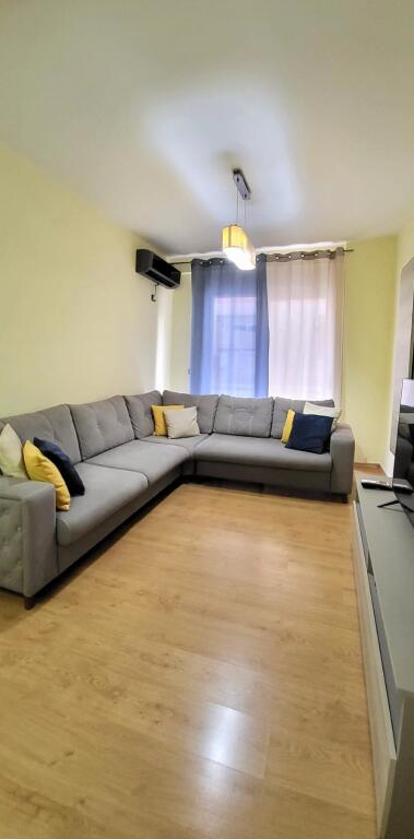 Apartament 2+1, Blloku i Ambasadave!
