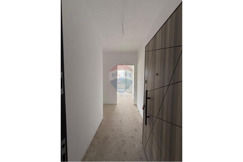 Shitet Apartament 2+1 Pazari i Ri