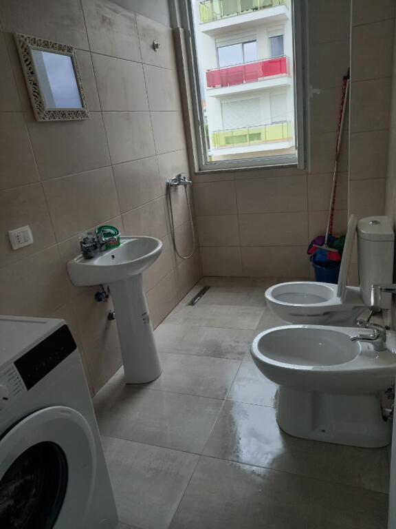 Jepet me qira apartament 1+1 me garazh në Kompleksin Tudas, Astir