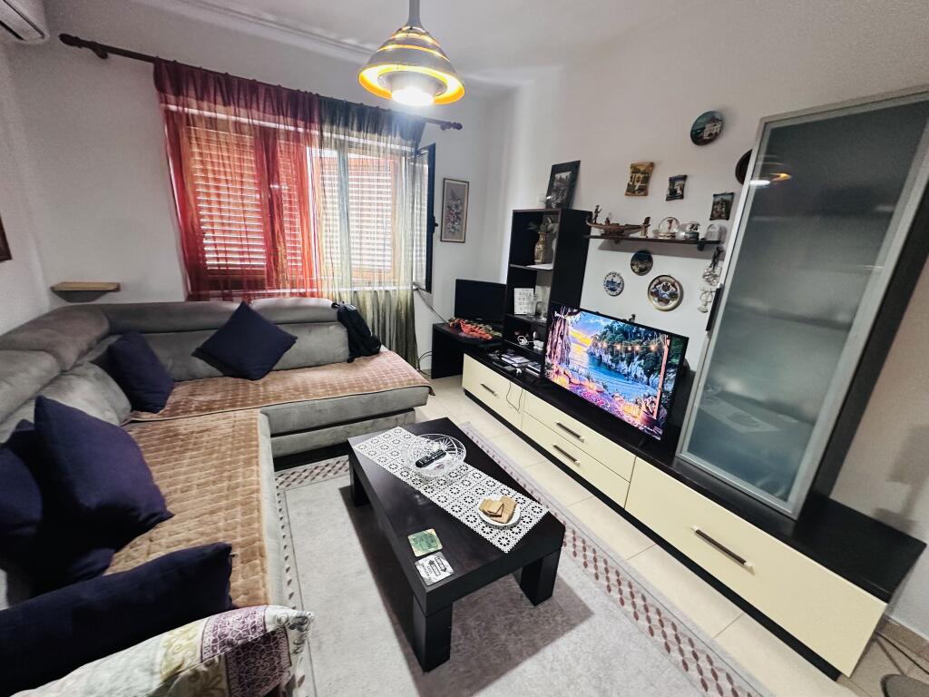 Jepet Me Qera Apartament 2+1+1 Ballkon