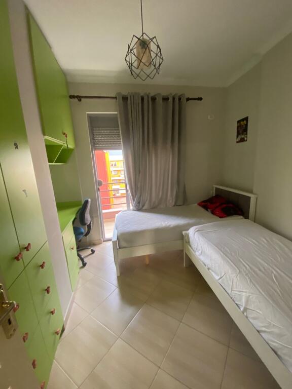 Jepet me qera 2+1 + parking mobiluar ashensor 450 eu