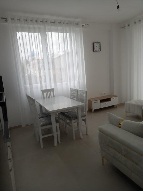 Jepet me qira apartament 1+1 me garazh në Kompleksin Tudas, Astir